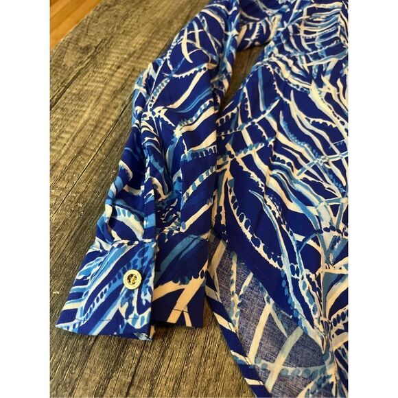 Lilly Pulitzer Seaview Button Down in Twilight Blue Early Riser Small - Picture 3 of 5